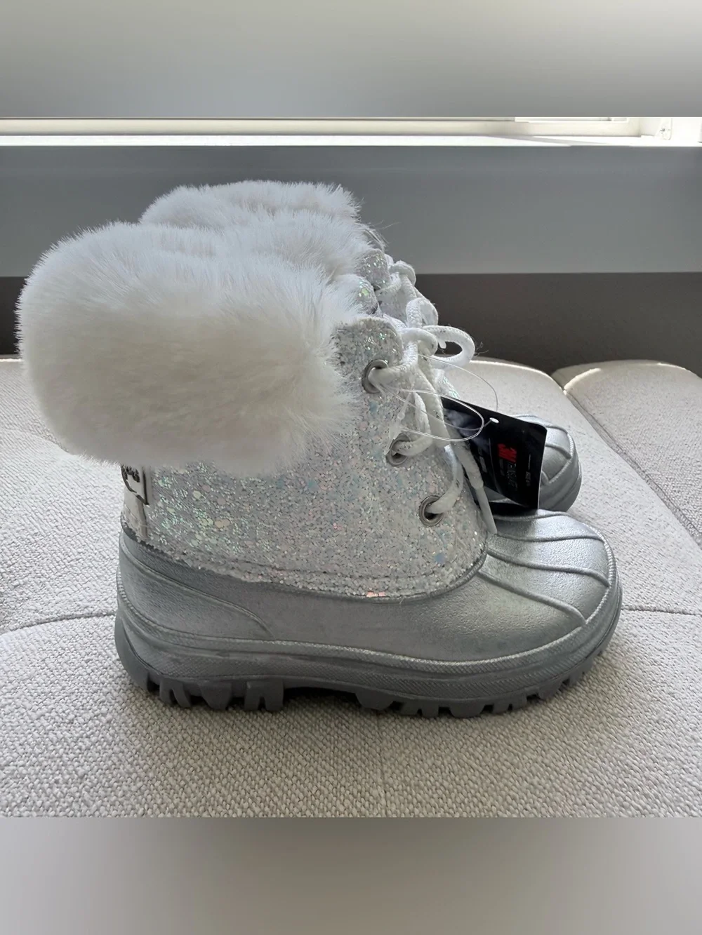 NWT London Fog “Icelyn” little girls sparkly waterproof winter boots size 9